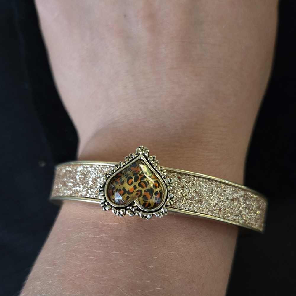 BETSEY JOHNSON Gold Heart Leopard Bracelet